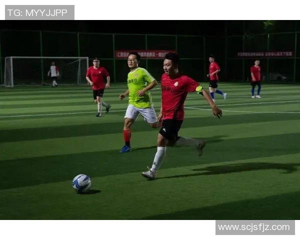 2018年足球明星盛装出席活动展现风采与魅力的精彩瞬间